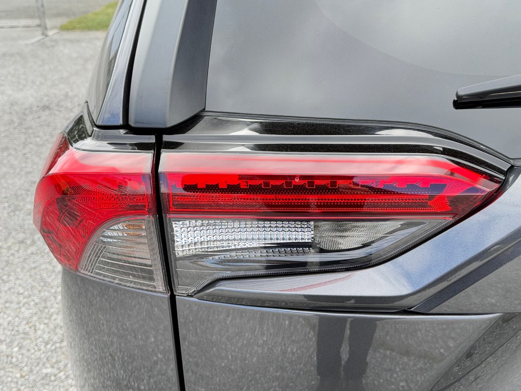 Toyota RAV4 XLE AWD / HITCH / DÉMARREUR DISTANCE / 2022 à Thetford Mines, Québec - 24 - w1024h768px