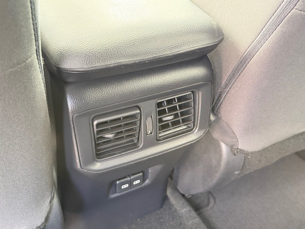 Toyota RAV4 XLE AWD / HITCH / DÉMARREUR DISTANCE / 2022 à Thetford Mines, Québec - 54 - w1024h768px