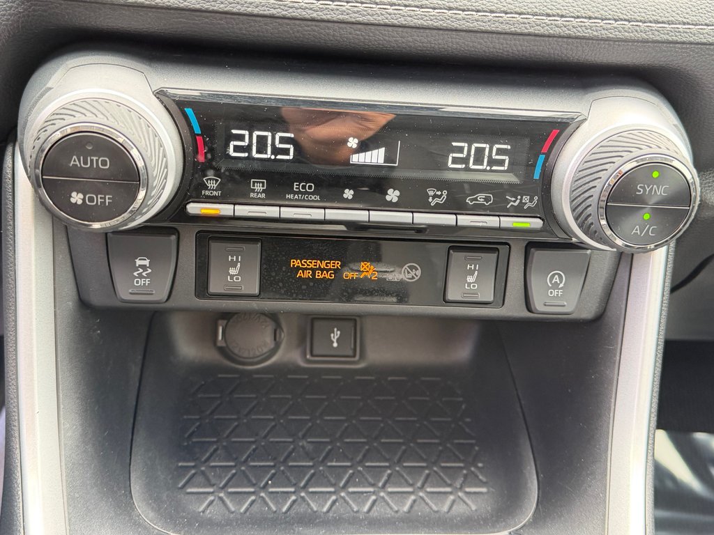 Toyota RAV4 XLE AWD / HITCH / DÉMARREUR DISTANCE / 2022 à Thetford Mines, Québec - 45 - w1024h768px