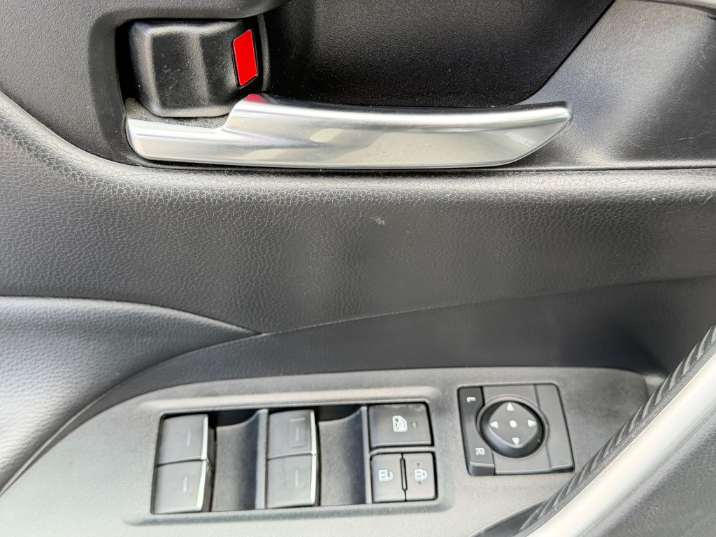Toyota RAV4 XLE AWD / HITCH / DÉMARREUR DISTANCE / 2022 à Thetford Mines, Québec - 31 - w1024h768px