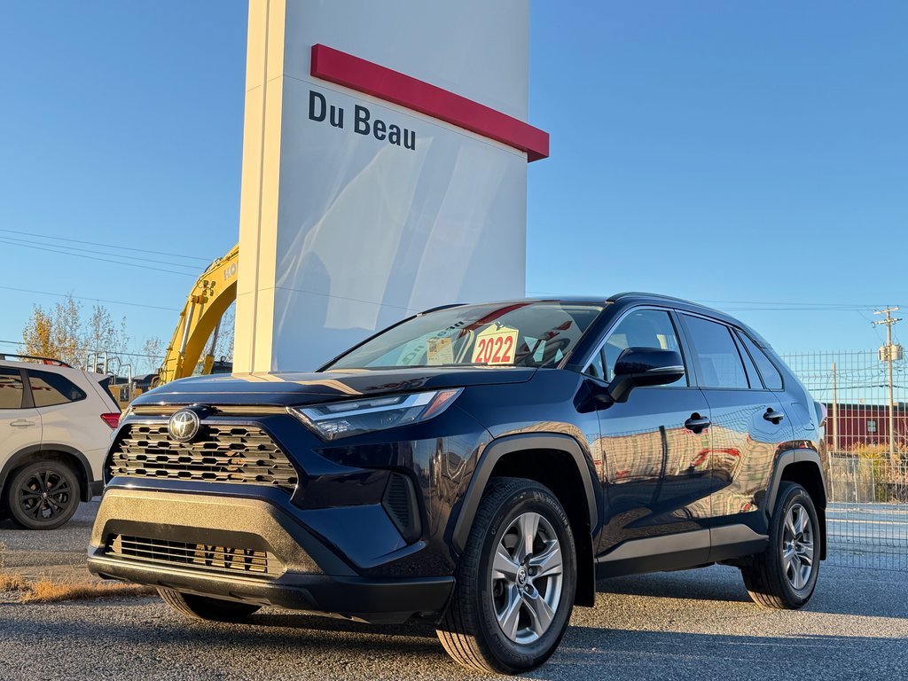 2022 Toyota RAV4 XLE AWD / HITCH / COMME NEUVE !!!! in Thetford Mines, Quebec - 1 - w1024h768px