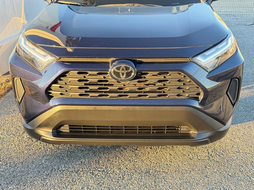 2022 Toyota RAV4 XLE AWD / HITCH / COMME NEUVE !!!! in Thetford Mines, Quebec - 9 - w1024h768px