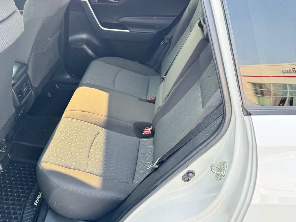 Toyota RAV4 LE AWD / VITRES TEINTÉES*HITCH*DÉMARREUR ET + / 2023 à Thetford Mines, Québec - 51 - w1024h768px