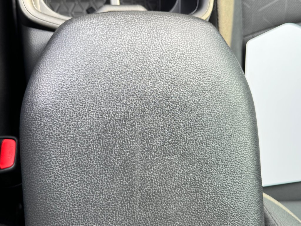 Toyota RAV4 LE AWD / VITRES TEINTÉES*HITCH*DÉMARREUR ET + / 2023 à Thetford Mines, Québec - 45 - w1024h768px