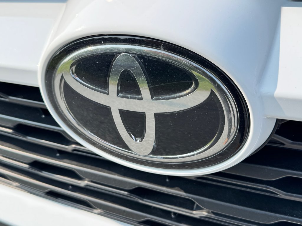 Toyota RAV4 LE AWD / VITRES TEINTÉES*HITCH*DÉMARREUR ET + / 2023 à Thetford Mines, Québec - 11 - w1024h768px