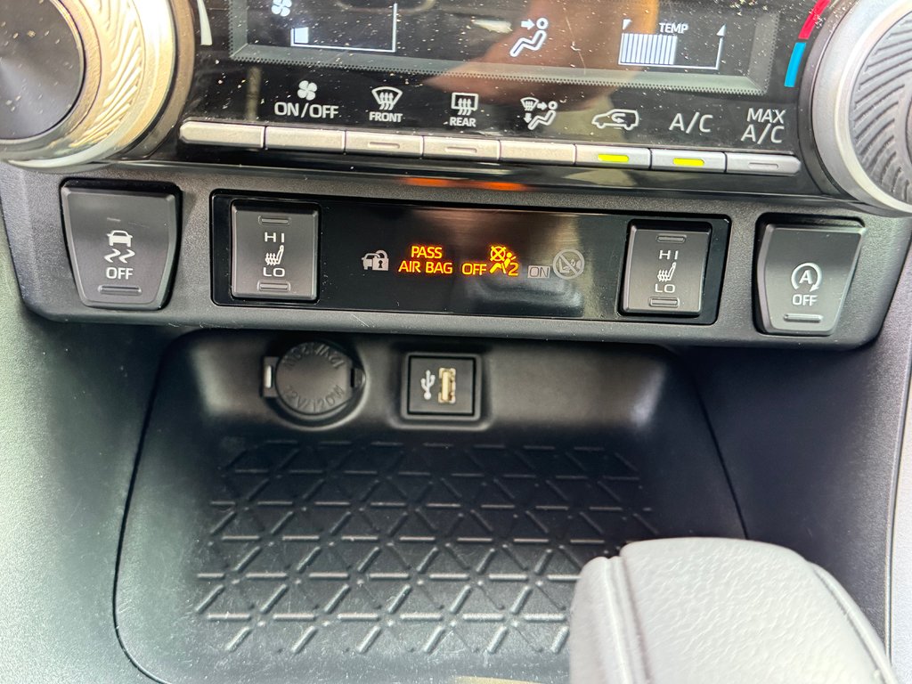 Toyota RAV4 LE AWD / VITRES TEINTÉES*HITCH*DÉMARREUR ET + / 2023 à Thetford Mines, Québec - 40 - w1024h768px