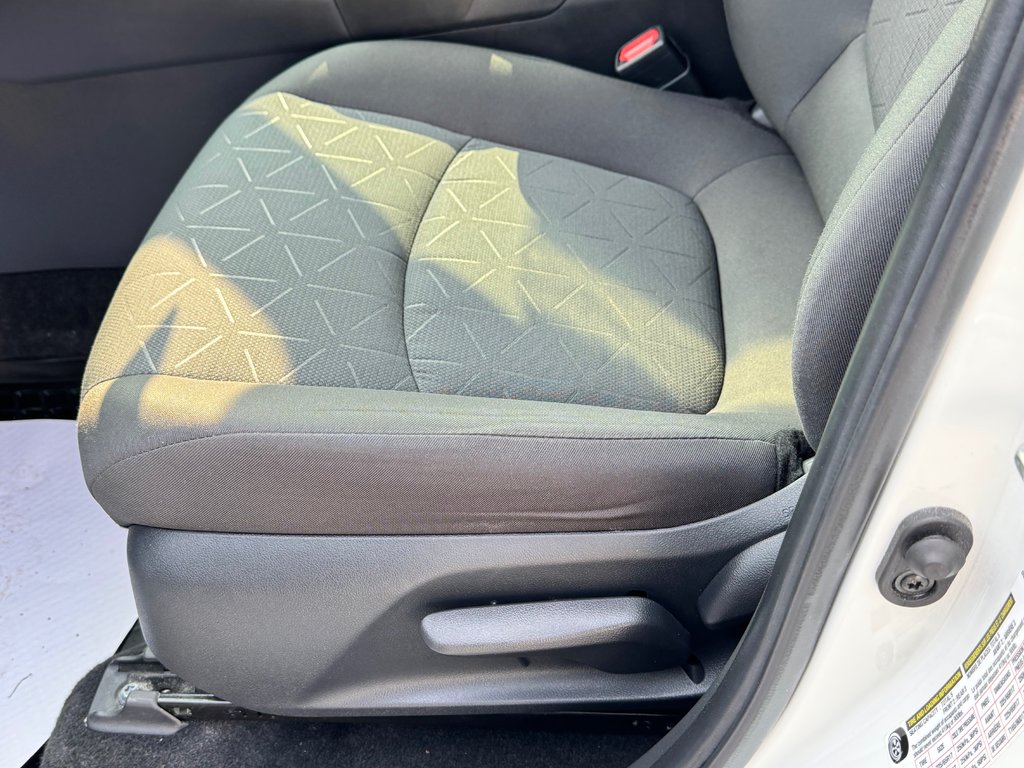 Toyota RAV4 LE AWD / VITRES TEINTÉES*HITCH*DÉMARREUR ET + / 2023 à Thetford Mines, Québec - 29 - w1024h768px