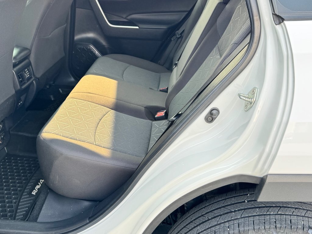 Toyota RAV4 LE AWD / VITRES TEINTÉES*HITCH*DÉMARREUR ET + / 2023 à Thetford Mines, Québec - 52 - w1024h768px