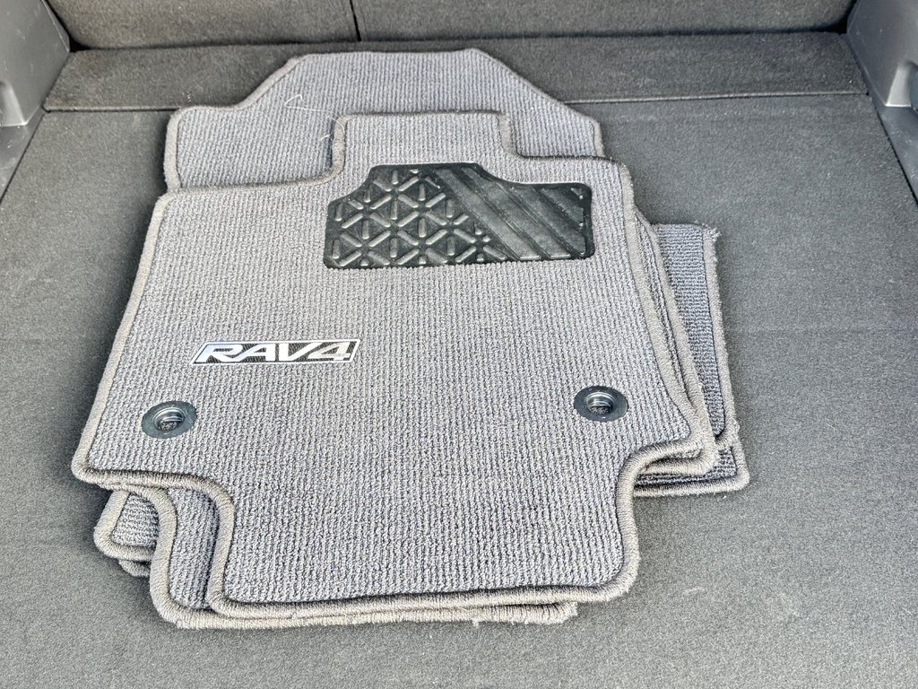 Toyota RAV4 LE AWD / VITRES TEINTÉES*HITCH*DÉMARREUR ET + / 2023 à Thetford Mines, Québec - 58 - w1024h768px