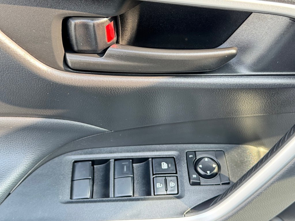 Toyota RAV4 LE AWD / VITRES TEINTÉES*HITCH*DÉMARREUR ET + / 2023 à Thetford Mines, Québec - 26 - w1024h768px