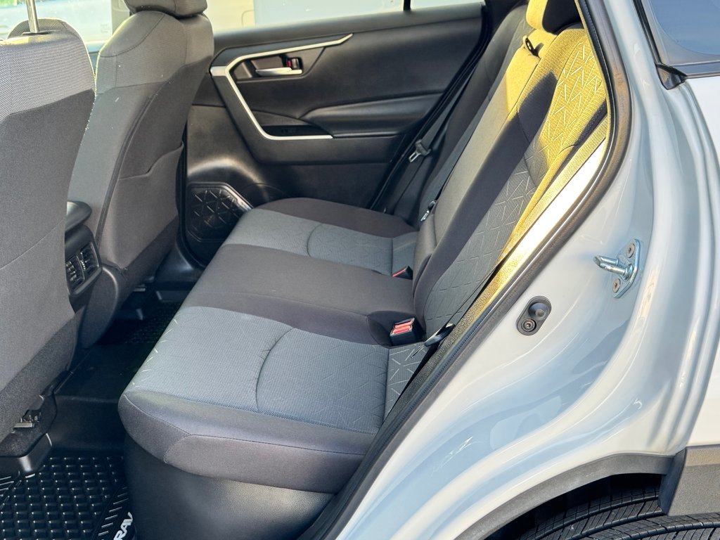 2023 Toyota RAV4 HYBRIDE XLE AWD / 19.800KM SEULEMENT / HITCH / in Thetford Mines, Quebec - 58 - w1024h768px