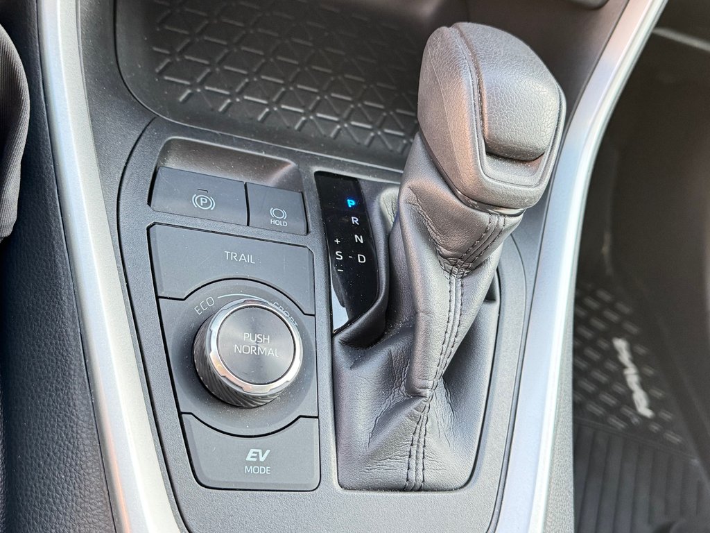 2023 Toyota RAV4 HYBRIDE XLE AWD / 19.800KM SEULEMENT / HITCH / in Thetford Mines, Quebec - 49 - w1024h768px