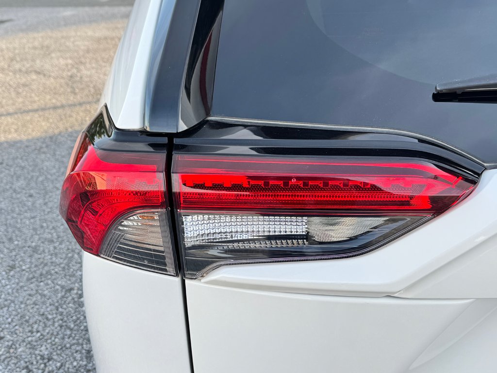 2023 Toyota RAV4 HYBRIDE XLE AWD / 19.800KM SEULEMENT / HITCH / in Thetford Mines, Quebec - 23 - w1024h768px