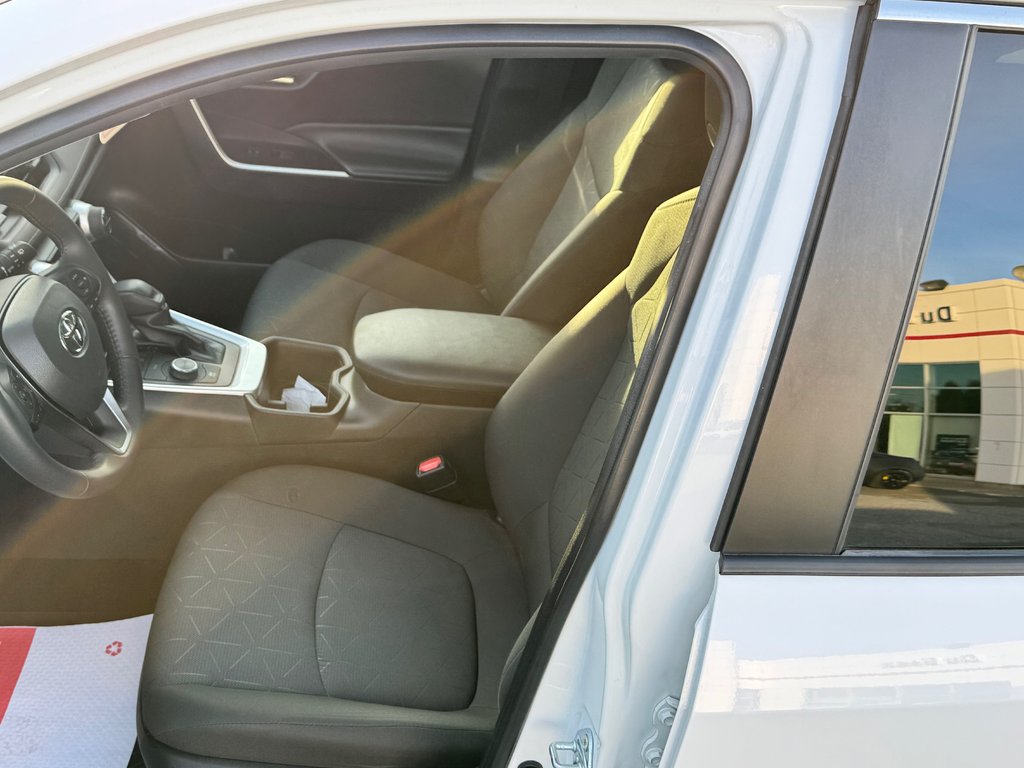 2023 Toyota RAV4 HYBRIDE XLE AWD / 19.800KM SEULEMENT / HITCH / in Thetford Mines, Quebec - 30 - w1024h768px