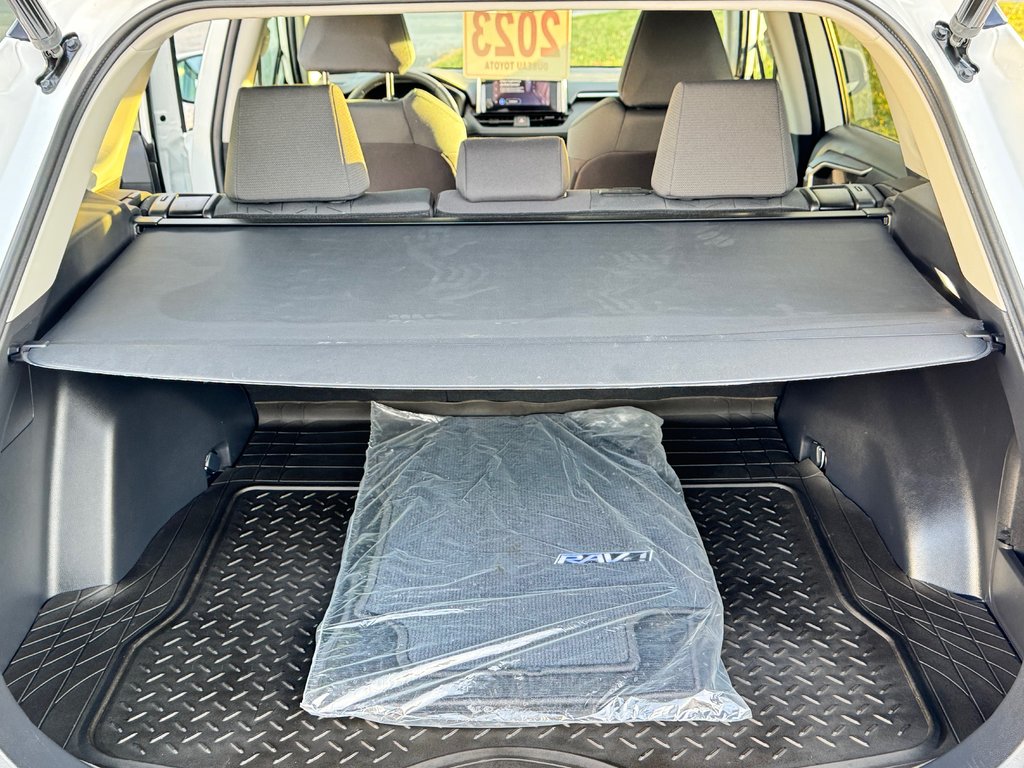 2023 Toyota RAV4 HYBRIDE XLE AWD / 19.800KM SEULEMENT / HITCH / in Thetford Mines, Quebec - 61 - w1024h768px