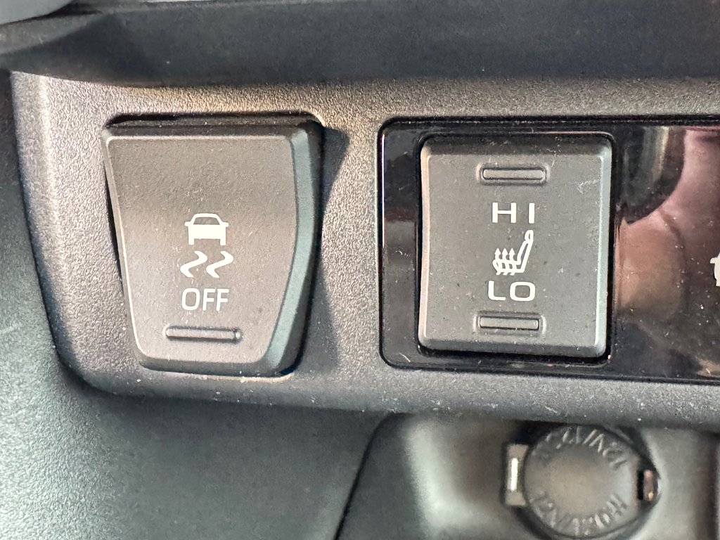 2023 Toyota RAV4 HYBRIDE XLE AWD / 19.800KM SEULEMENT / HITCH / in Thetford Mines, Quebec - 46 - w1024h768px