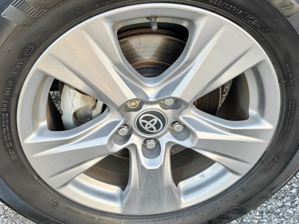 2023 Toyota RAV4 HYBRIDE XLE AWD / 19.800KM SEULEMENT / HITCH / in Thetford Mines, Quebec - 14 - w1024h768px