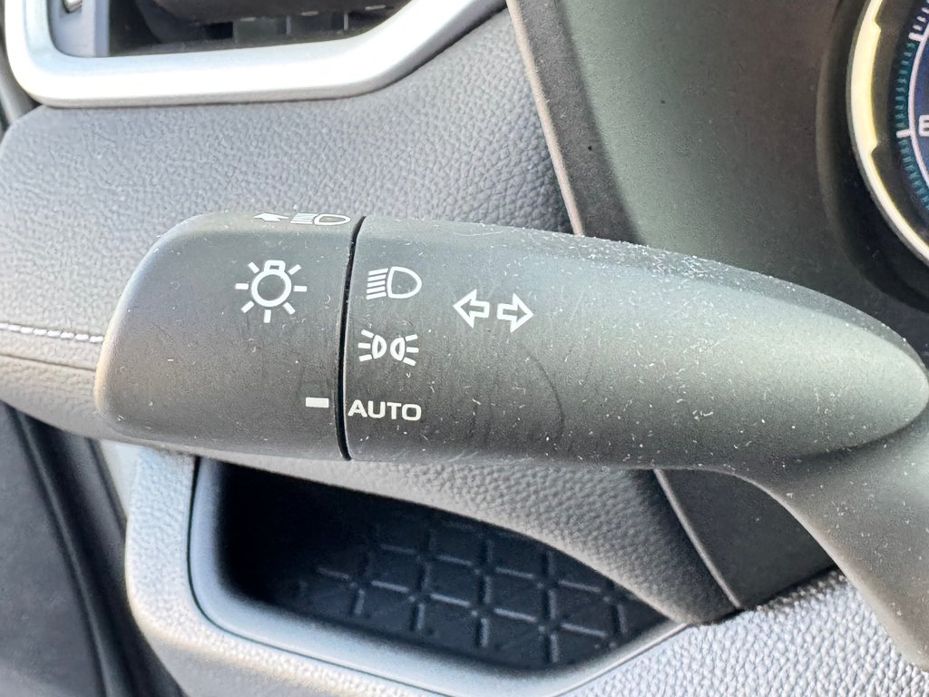 2023 Toyota RAV4 HYBRIDE XLE AWD / 19.800KM SEULEMENT / HITCH / in Thetford Mines, Quebec - 39 - w1024h768px