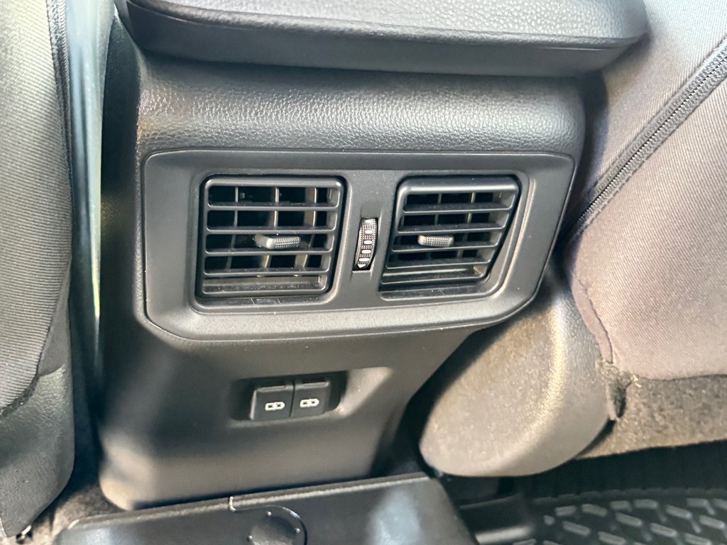 2023 Toyota RAV4 HYBRIDE XLE AWD / 19.800KM SEULEMENT / HITCH / in Thetford Mines, Quebec - 60 - w1024h768px