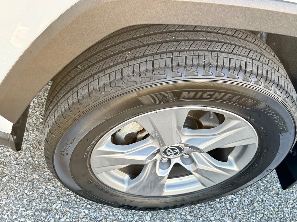 2023 Toyota RAV4 HYBRIDE XLE AWD / 19.800KM SEULEMENT / HITCH / in Thetford Mines, Quebec - 13 - w1024h768px