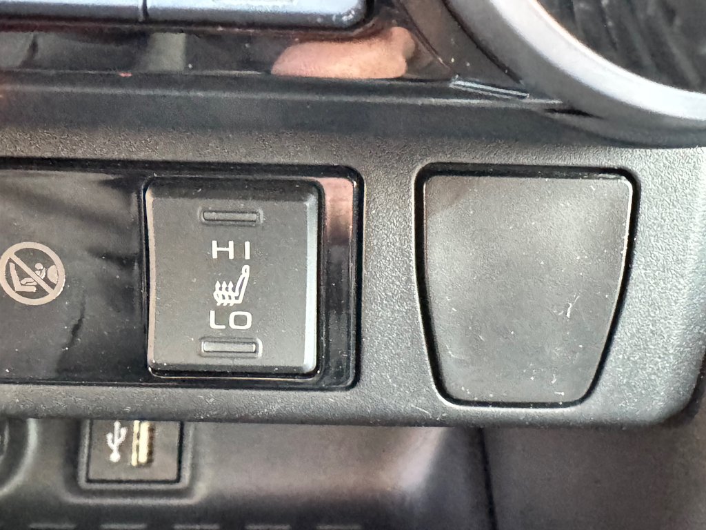 2023 Toyota RAV4 HYBRIDE XLE AWD / 19.800KM SEULEMENT / HITCH / in Thetford Mines, Quebec - 47 - w1024h768px