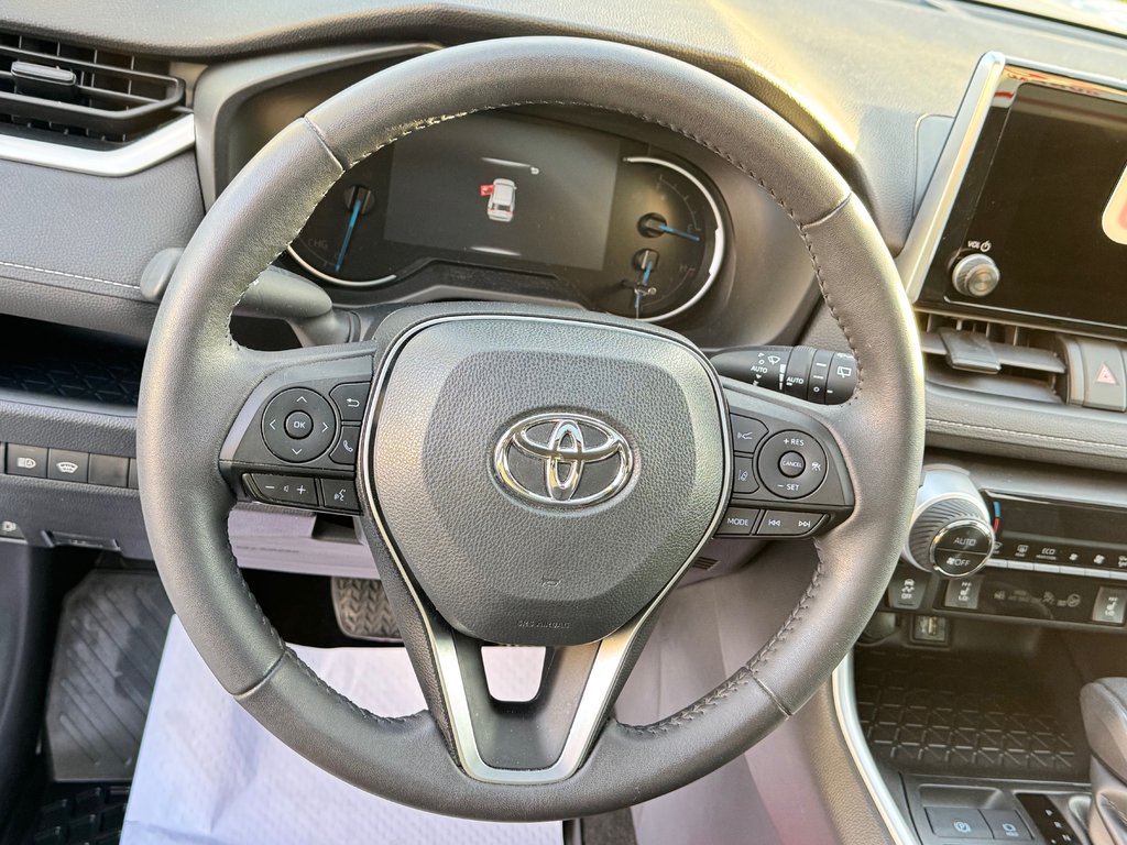 2023 Toyota RAV4 HYBRIDE XLE AWD / 19.800KM SEULEMENT / HITCH / in Thetford Mines, Quebec - 36 - w1024h768px
