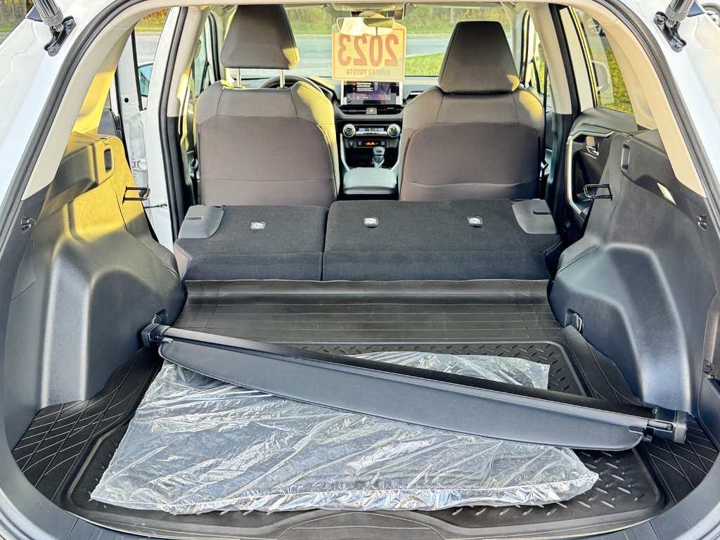 2023 Toyota RAV4 HYBRIDE XLE AWD / 19.800KM SEULEMENT / HITCH / in Thetford Mines, Quebec - 65 - w1024h768px