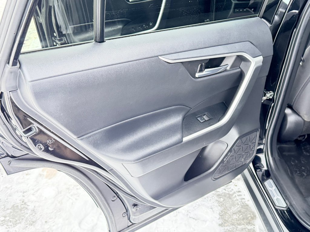 2023 Toyota RAV4 WOODLAND HYBRIDE ( TRÈS RARE ) PEA 30-03-28=100KM in Thetford Mines, Quebec - 49 - w1024h768px