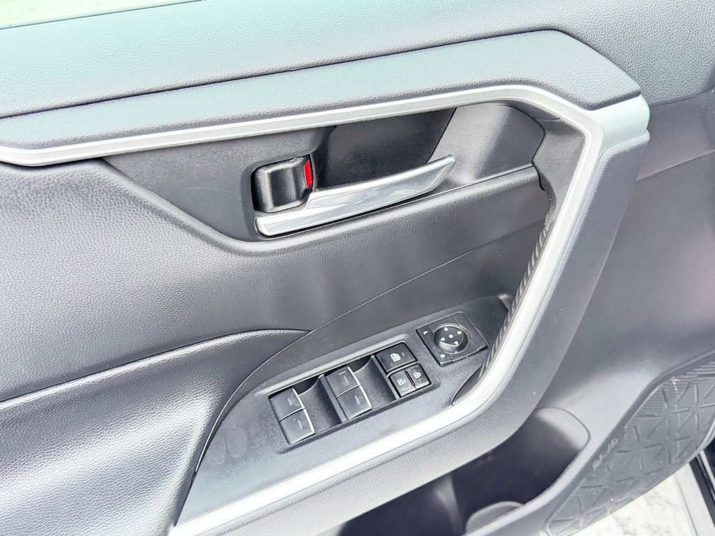 2023 Toyota RAV4 WOODLAND HYBRIDE ( TRÈS RARE ) PEA 30-03-28=100KM in Thetford Mines, Quebec - 32 - w1024h768px