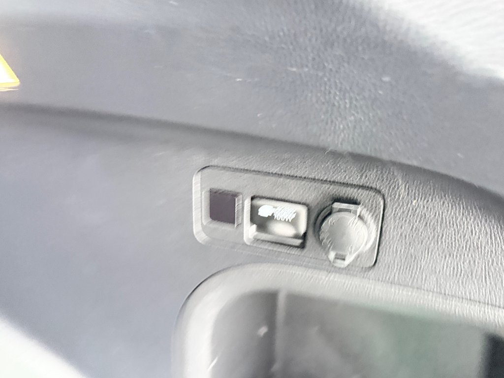 2023 Toyota RAV4 WOODLAND HYBRIDE ( TRÈS RARE ) PEA 30-03-28=100KM in Thetford Mines, Quebec - 57 - w1024h768px