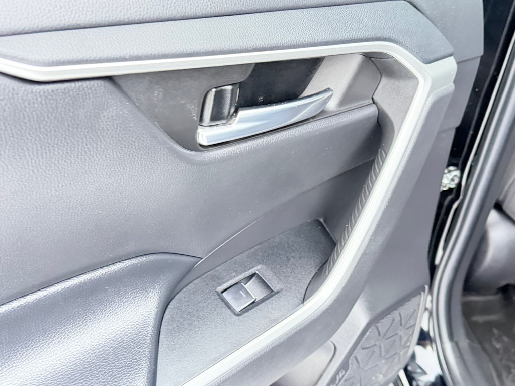 2023 Toyota RAV4 WOODLAND HYBRIDE ( TRÈS RARE ) PEA 30-03-28=100KM in Thetford Mines, Quebec - 50 - w1024h768px