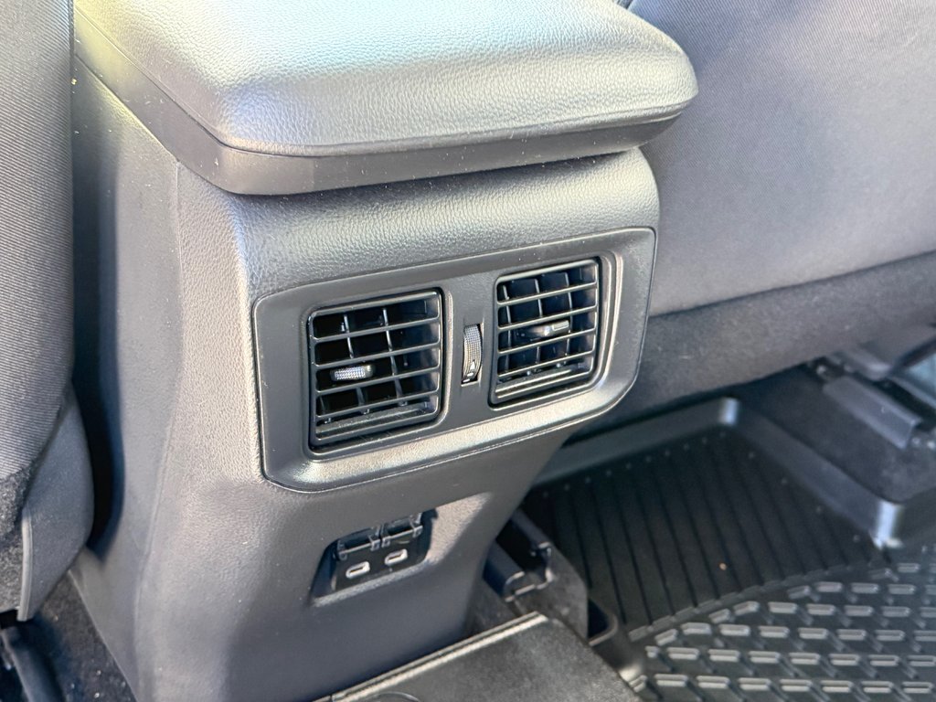 Toyota RAV4 LE AWD / 17.200KM SEULEMENT WOWWWWW !!! / 2023 à Thetford Mines, Québec - 50 - w1024h768px