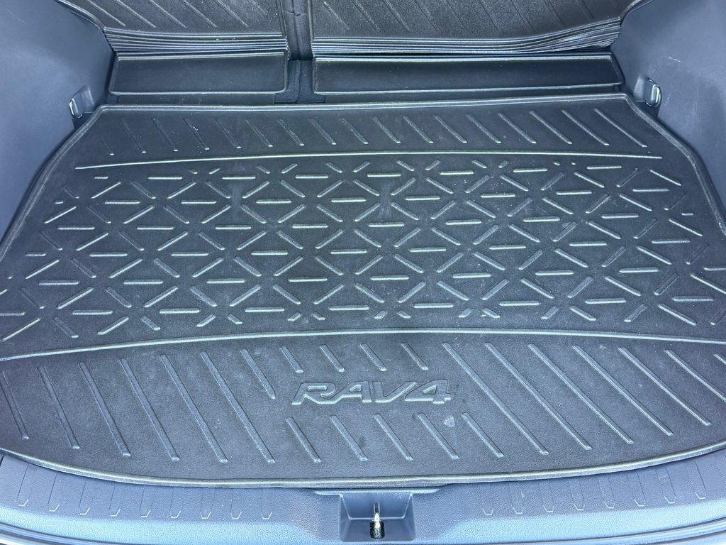 Toyota RAV4 LE AWD / 17.200KM SEULEMENT WOWWWWW !!! / 2023 à Thetford Mines, Québec - 52 - w1024h768px