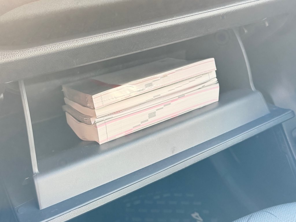 Toyota RAV4 LE AWD / 17.200KM SEULEMENT WOWWWWW !!! / 2023 à Thetford Mines, Québec - 45 - w1024h768px