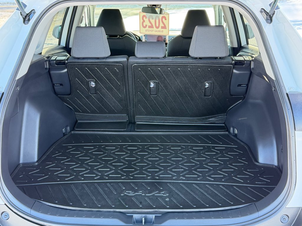 Toyota RAV4 LE AWD / 17.200KM SEULEMENT WOWWWWW !!! / 2023 à Thetford Mines, Québec - 51 - w1024h768px