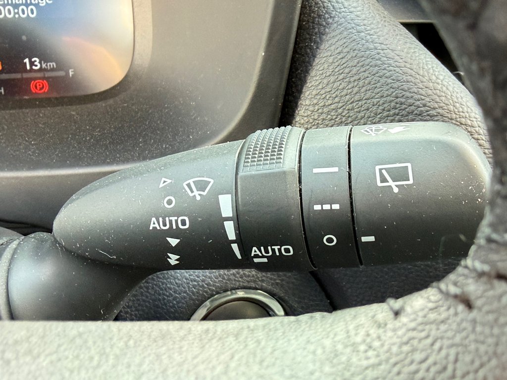 Toyota RAV4 LIMITED AWD / ÉTAT NEUF / 16.700KM WOWWWWW ! / 2023 à Thetford Mines, Québec - 43 - w1024h768px