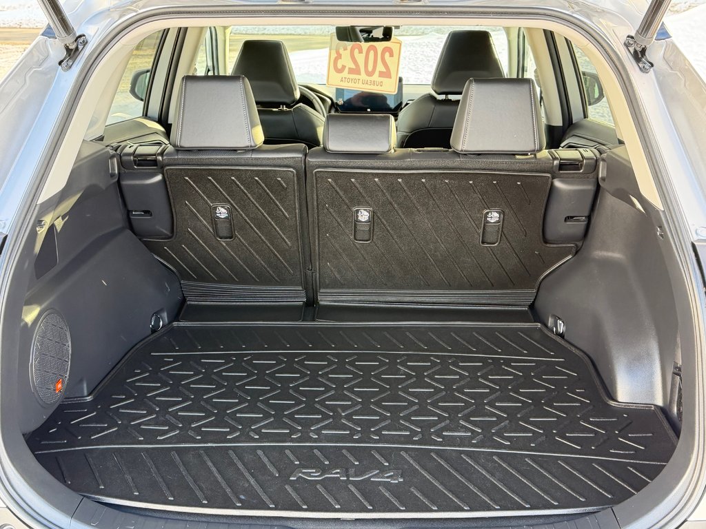 Toyota RAV4 LIMITED AWD / ÉTAT NEUF / 16.700KM WOWWWWW ! / 2023 à Thetford Mines, Québec - 67 - w1024h768px