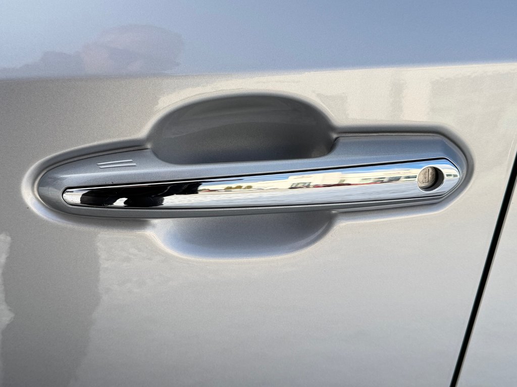 Toyota RAV4 LIMITED AWD / ÉTAT NEUF / 16.700KM WOWWWWW ! / 2023 à Thetford Mines, Québec - 22 - w1024h768px