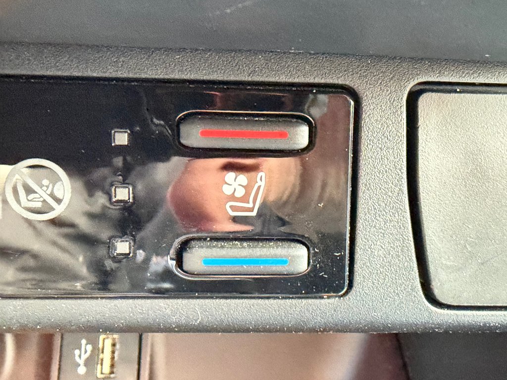 Toyota RAV4 LIMITED AWD / ÉTAT NEUF / 16.700KM WOWWWWW ! / 2023 à Thetford Mines, Québec - 52 - w1024h768px