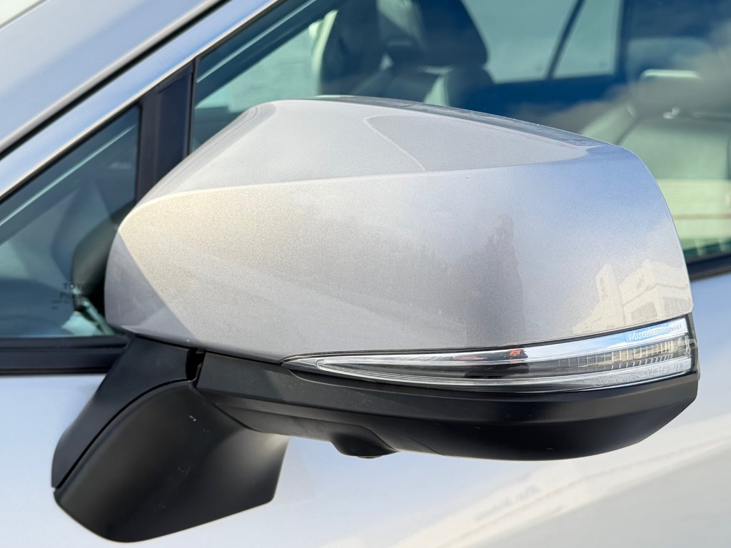 Toyota RAV4 LIMITED AWD / ÉTAT NEUF / 16.700KM WOWWWWW ! / 2023 à Thetford Mines, Québec - 18 - w1024h768px