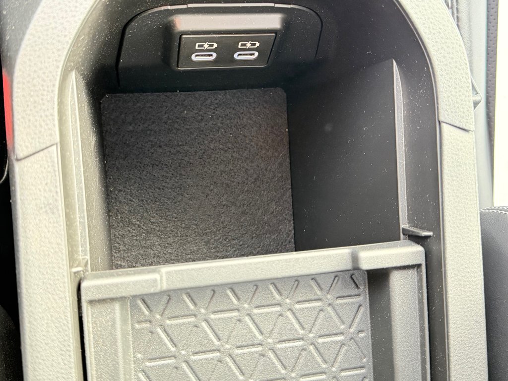 Toyota RAV4 LIMITED AWD / ÉTAT NEUF / 16.700KM WOWWWWW ! / 2023 à Thetford Mines, Québec - 58 - w1024h768px