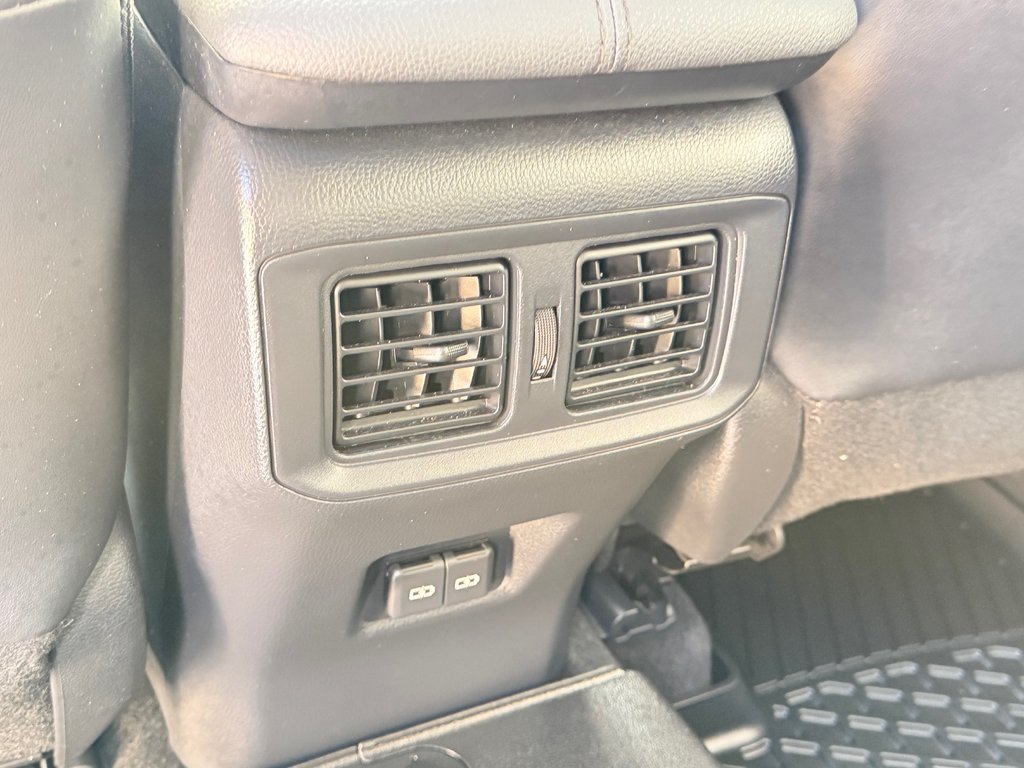 Toyota RAV4 LIMITED AWD / ÉTAT NEUF / 16.700KM WOWWWWW ! / 2023 à Thetford Mines, Québec - 66 - w1024h768px
