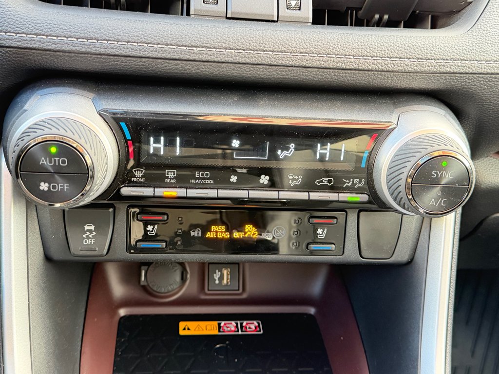 Toyota RAV4 LIMITED AWD / ÉTAT NEUF / 16.700KM WOWWWWW ! / 2023 à Thetford Mines, Québec - 49 - w1024h768px