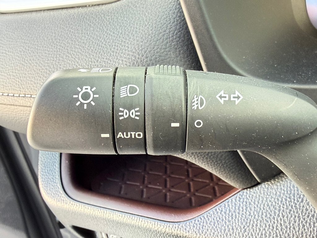 Toyota RAV4 LIMITED AWD / ÉTAT NEUF / 16.700KM WOWWWWW ! / 2023 à Thetford Mines, Québec - 41 - w1024h768px