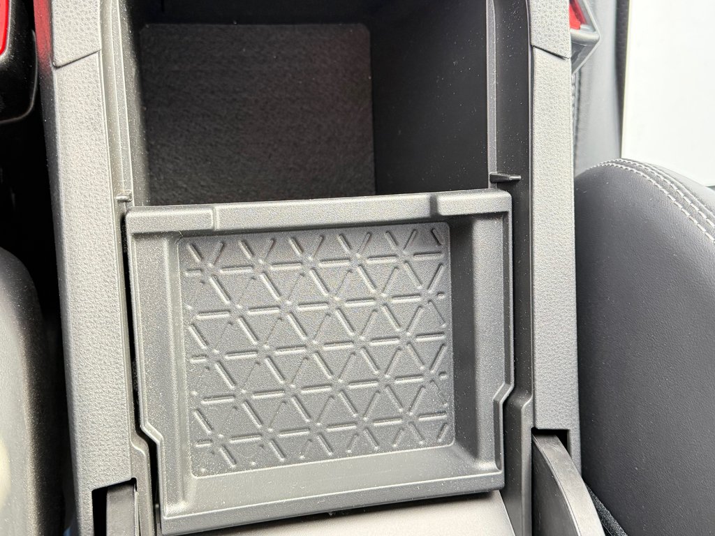 Toyota RAV4 LIMITED AWD / ÉTAT NEUF / 16.700KM WOWWWWW ! / 2023 à Thetford Mines, Québec - 59 - w1024h768px