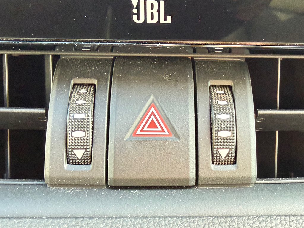 Toyota RAV4 LIMITED AWD / ÉTAT NEUF / 16.700KM WOWWWWW ! / 2023 à Thetford Mines, Québec - 48 - w1024h768px