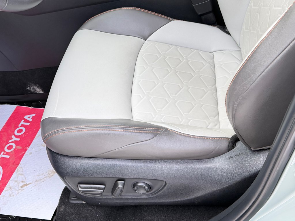 Toyota RAV4 TRAIL AWD / TRÈS BAS KILOS / COULEUR RARE !!! / 2023 à Thetford Mines, Québec - 33 - w1024h768px