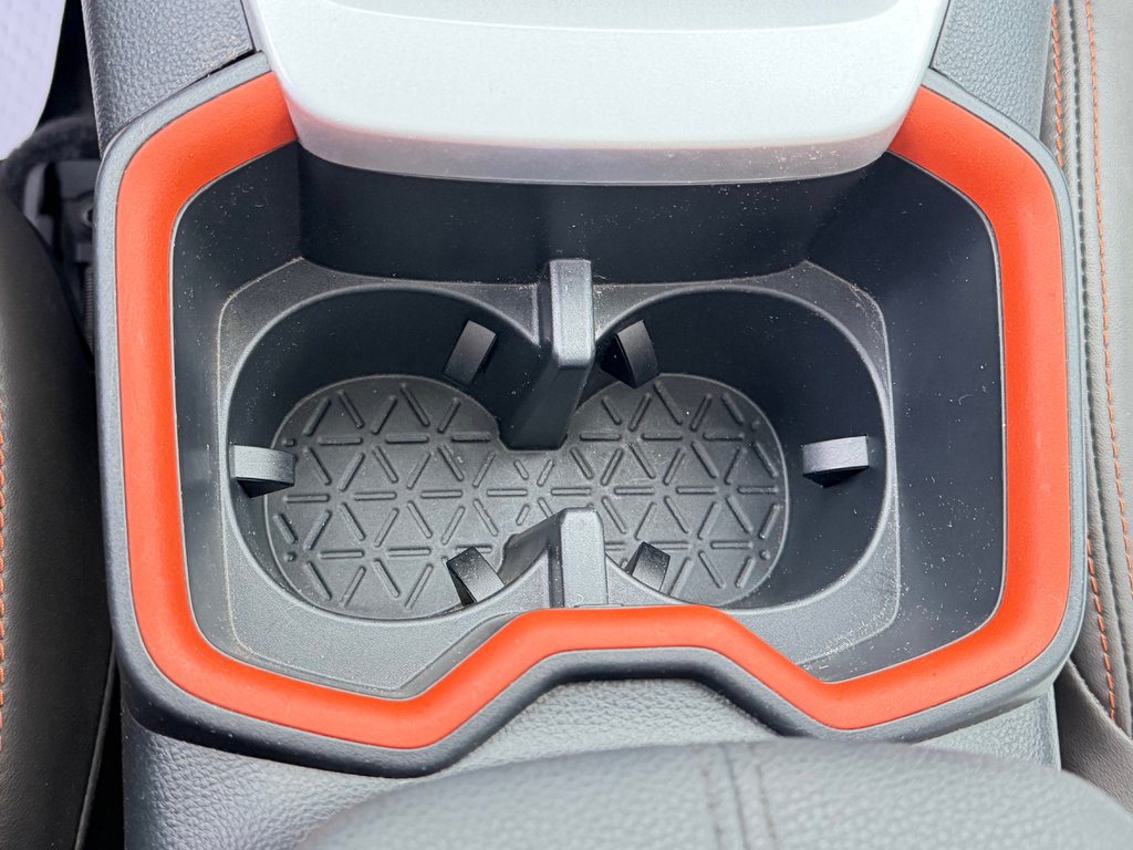 Toyota RAV4 TRAIL AWD / TRÈS BAS KILOS / COULEUR RARE !!! / 2023 à Thetford Mines, Québec - 49 - w1024h768px