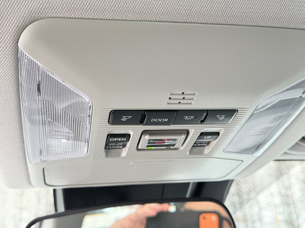 Toyota RAV4 TRAIL AWD / TRÈS BAS KILOS / COULEUR RARE !!! / 2023 à Thetford Mines, Québec - 53 - w1024h768px