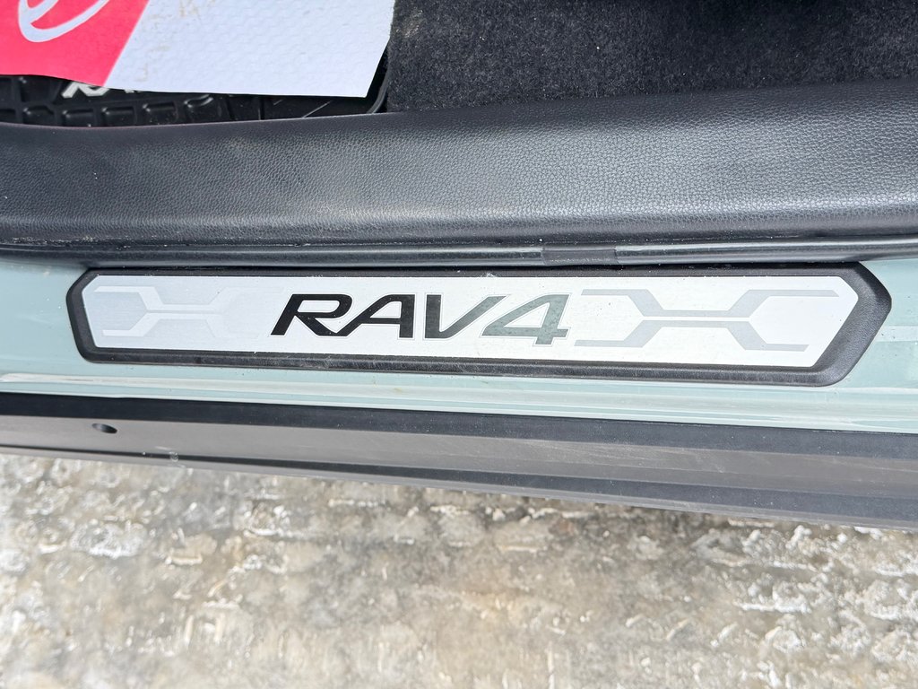 Toyota RAV4 TRAIL AWD / TRÈS BAS KILOS / COULEUR RARE !!! / 2023 à Thetford Mines, Québec - 32 - w1024h768px
